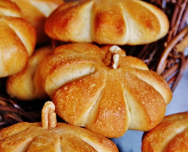 Pumpkin-Rolls-605x487